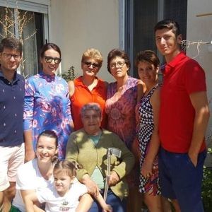 Meet your Posher, Alma